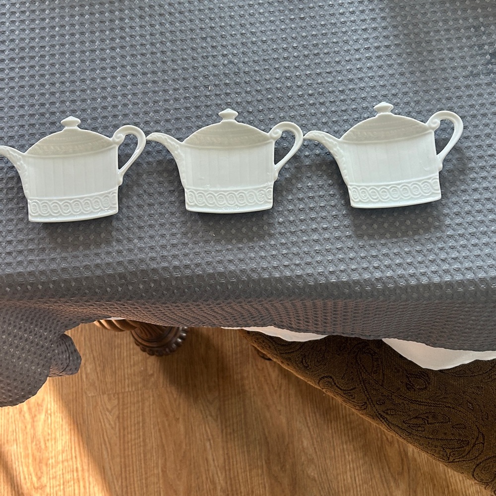 3 each White Ceramic Teapot Shaped Dish - Picture 4 of 5